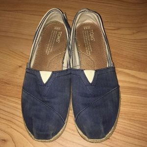 navy blue stripped Toms